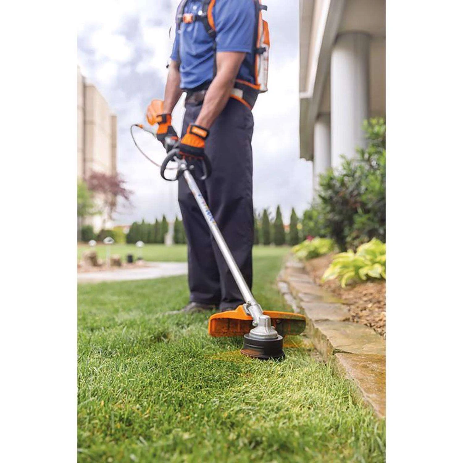 STIHL FSA 130 R 16.5 In. Battery String Trimmer 4 STIHL FSA 130 R 16.5 In. Battery String Trimmer - Image 2